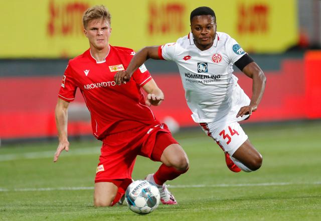 更像是一面 更像是一面